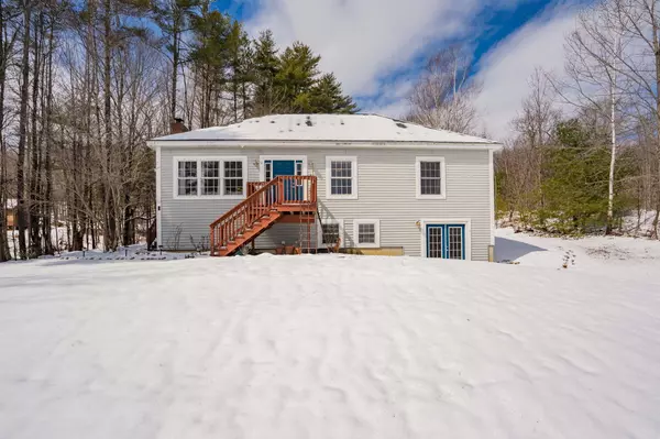 9 Miecaskyl DR, New Gloucester, ME 04260