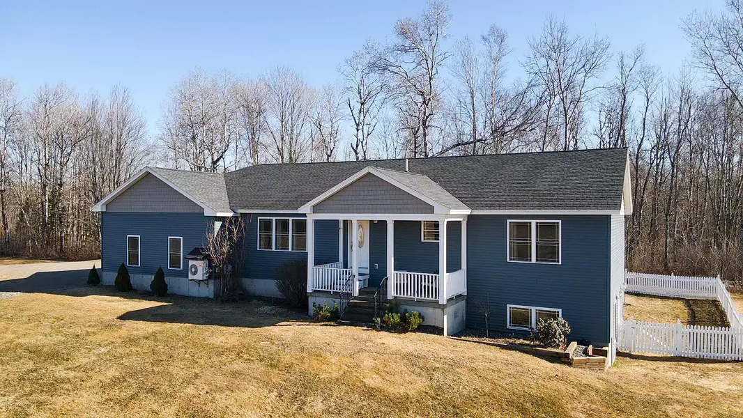 17 Farm Pond RD, Corinth, ME 04427