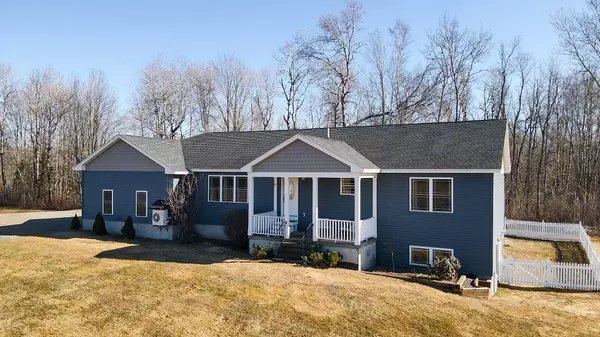17 Farm Pond RD, Corinth, ME 04427