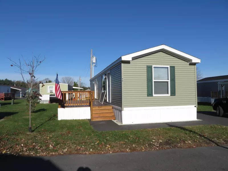 121 Blackberry PL, Kittery, ME 03904