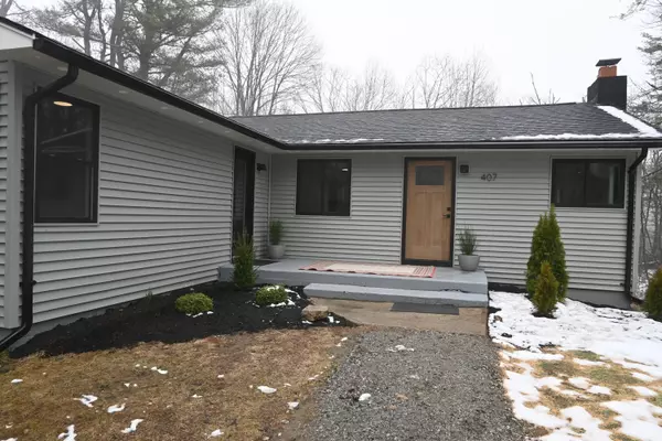 Wiscasset, ME 04578,407 Lowell Town RD