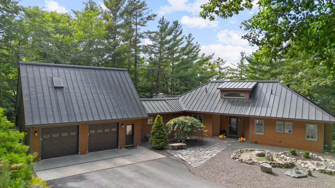 24 Sebago DR, Belgrade, ME 04917