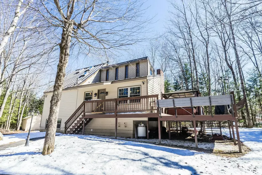 113 Arnold RD, China, ME 04358