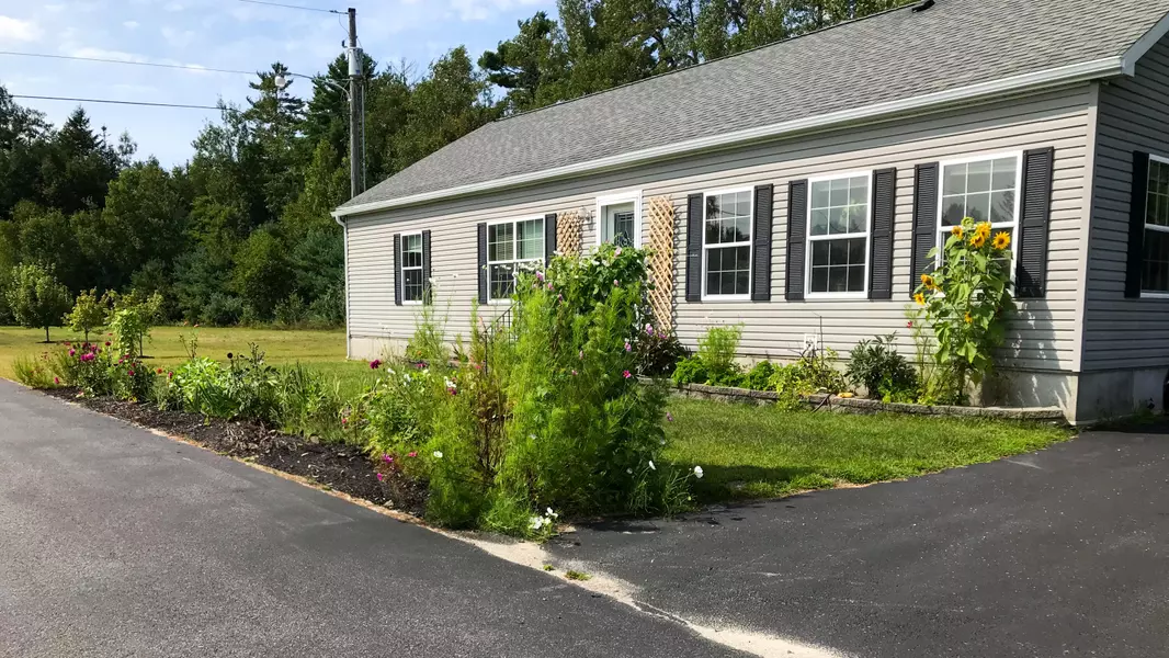 17 Tee LN, Hancock, ME 04640