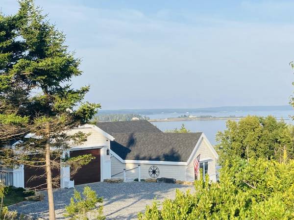 95 Blueberry LN, Harpswell, ME 04066