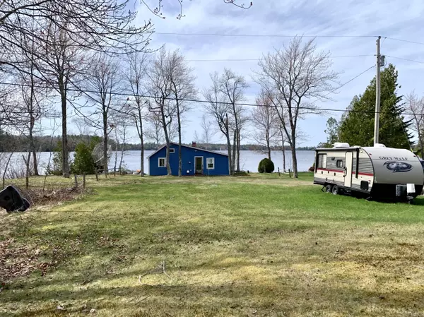 21 Coyote LN,  Meddybemps,  ME 04657