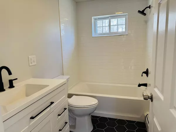 Yarmouth, ME 04096,64 Summer ST