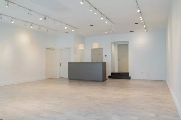 Wiscasset, ME 04578,72 Main ST