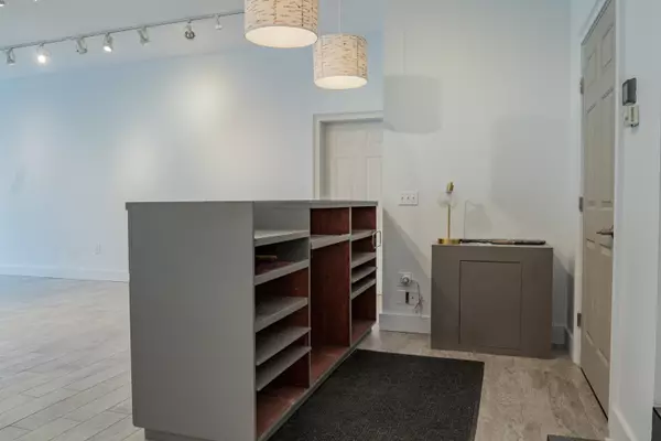 Wiscasset, ME 04578,72 Main ST