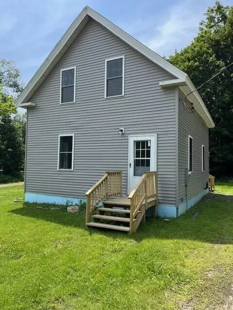 Oakland, ME 04963,12 Hubbard ST