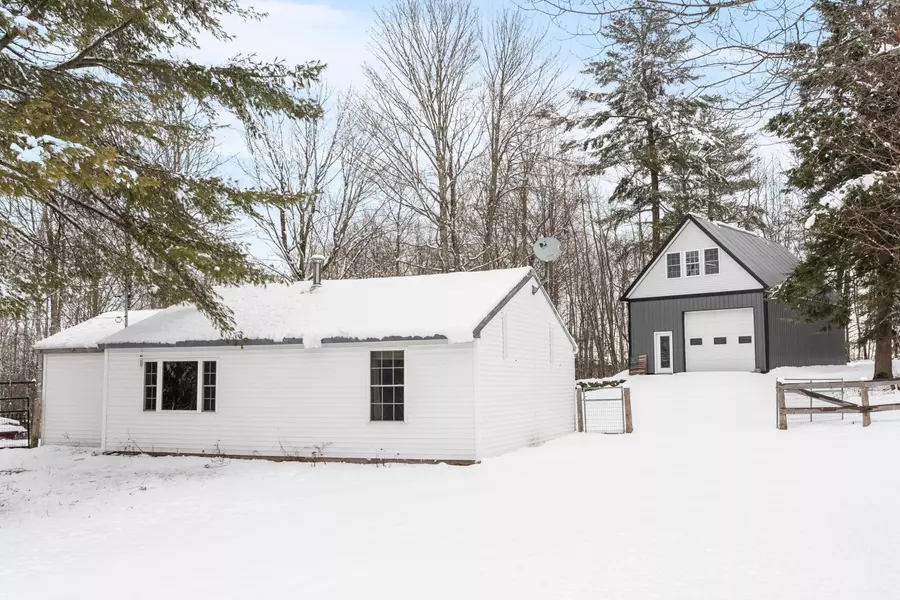 60 Sears DR, China, ME 04358