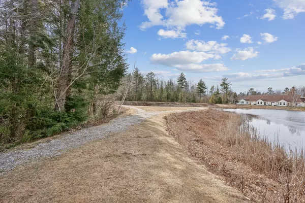 Old Orchard Beach, ME 04064,40 Macintosh LN #40