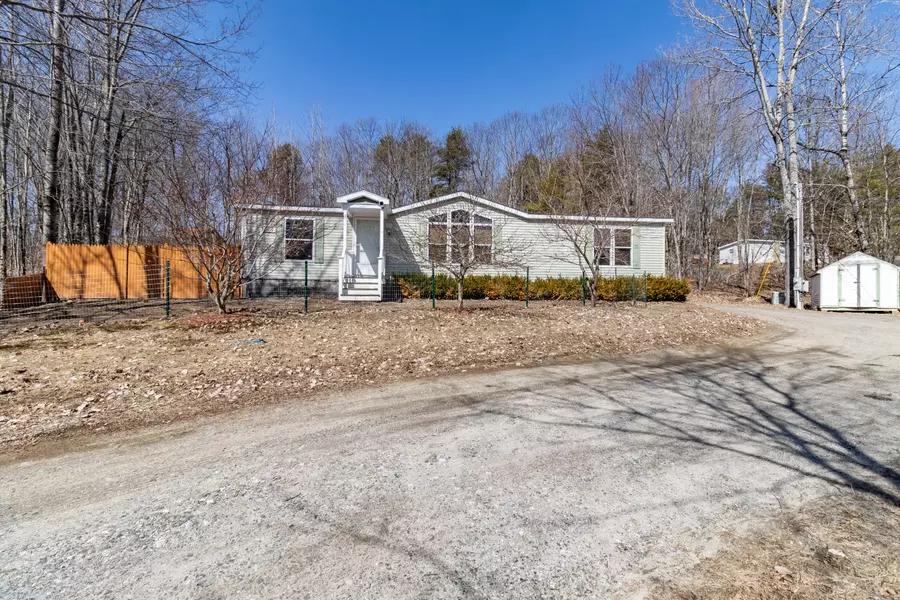 8 Maxwell RD, Sabattus, ME 04280