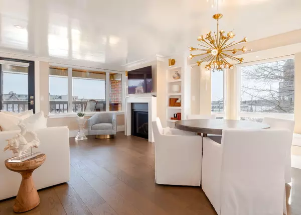 711 Chandlers Wharf #711,  Portland,  ME 04101