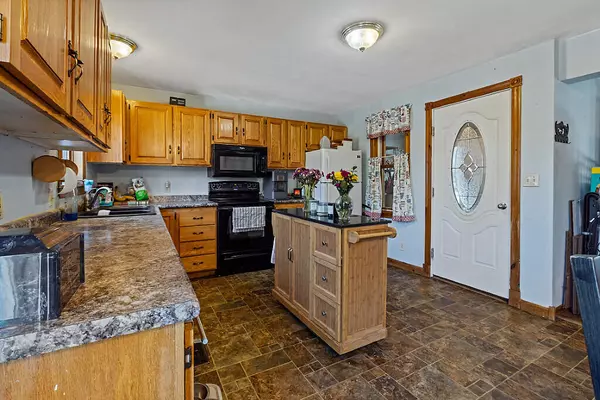 Oakland, ME 04963,264 Belgrade RD