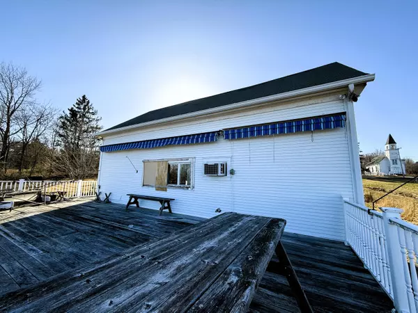 Waldoboro, ME 04572,796 Bremen RD