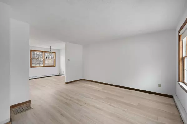 Topsham, ME 04086,30 Hanson DR