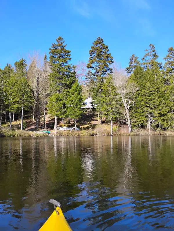 12 Harley LN, Robbinston, ME 04671