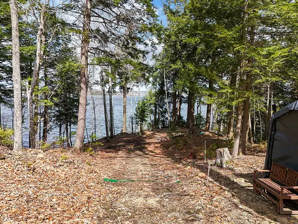 Vassalboro, ME 04989,21 Sheafer LN