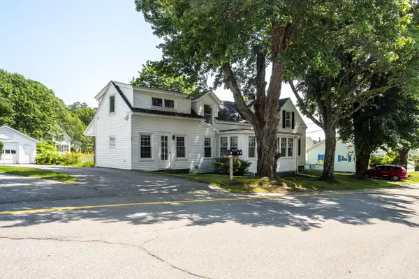 Boothbay Harbor, ME 04538,9 School ST