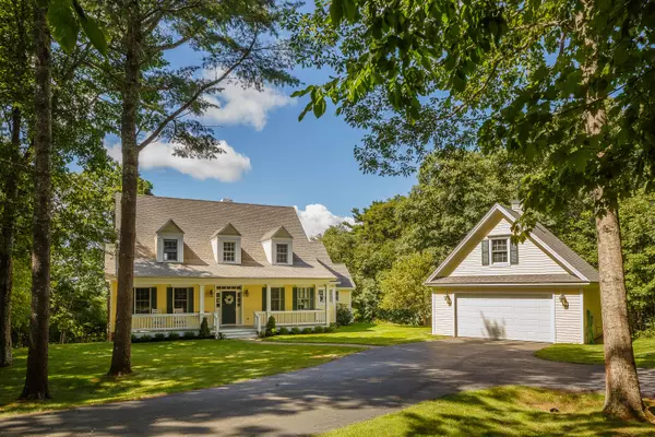 21 Bristol DR, Rockport, ME 04856