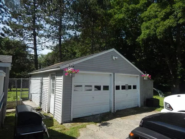 Monmouth, ME 04259,831 Main ST