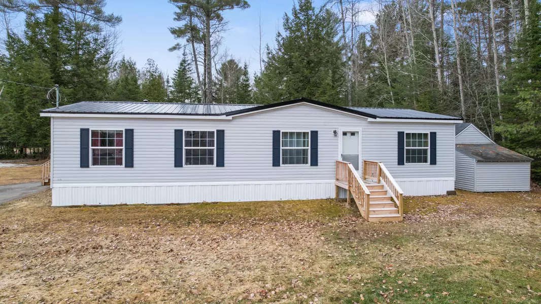 5 Pinkham Farm RD, Milford, ME 04461