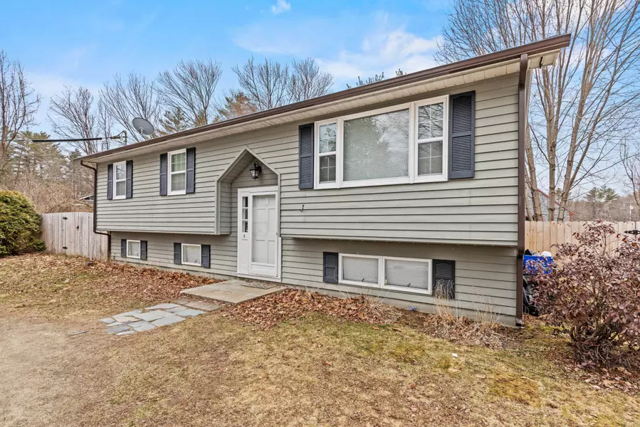 1 Dumas ST, Lisbon, ME 04252