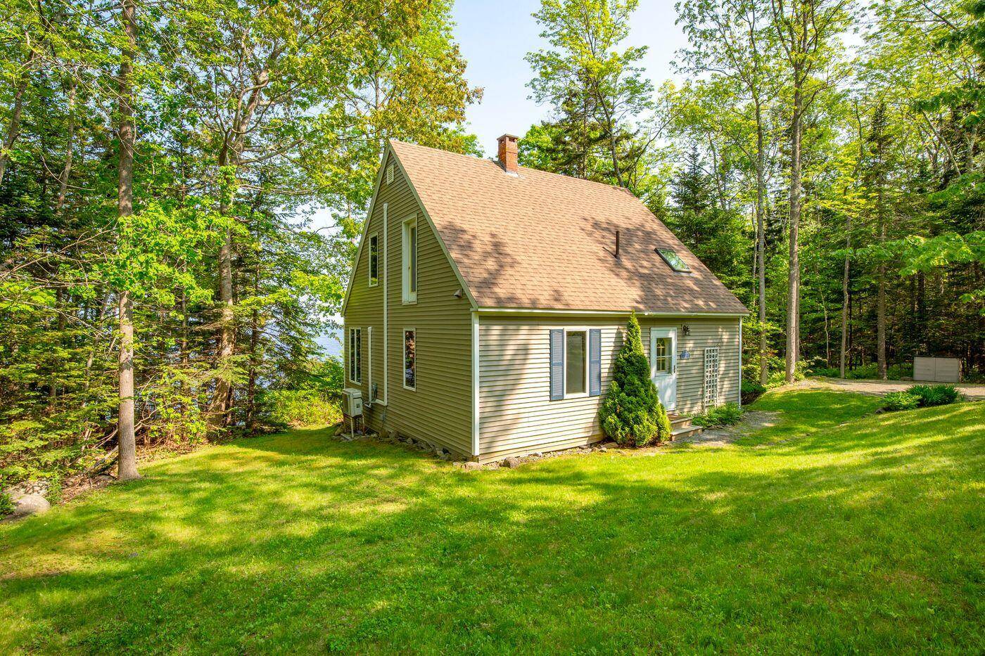 15 Eds RD, Camden, ME 04843