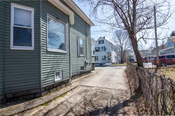 Sanford, ME 04073,4 Hammond ST