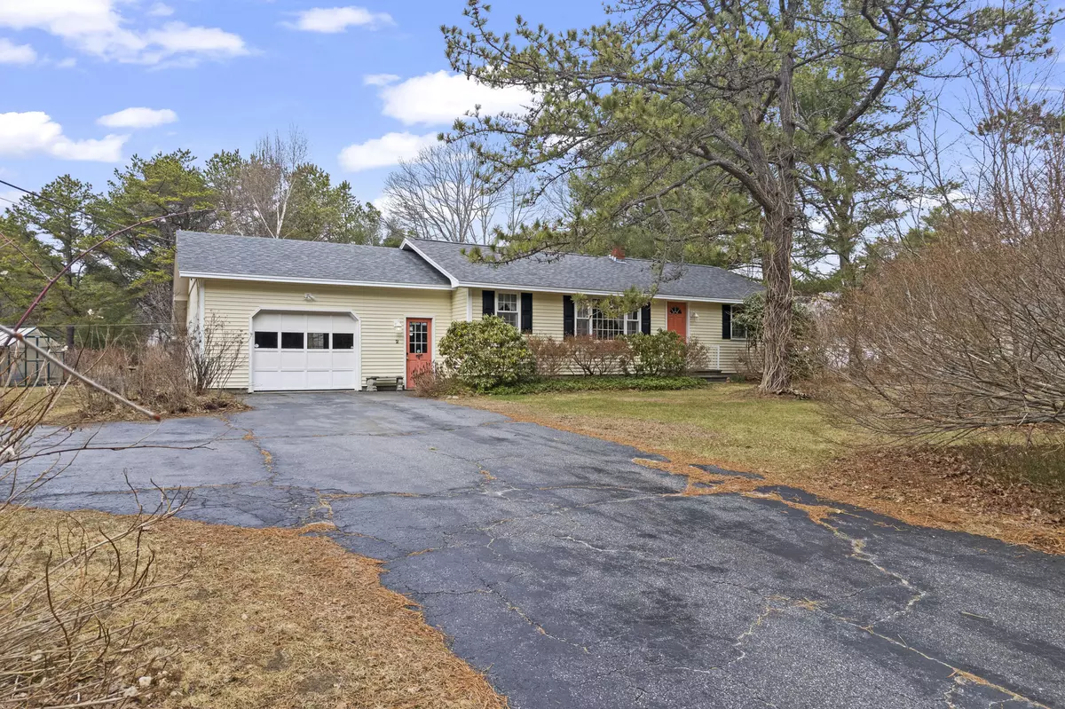 Topsham, ME 04086,2 Raymond RD