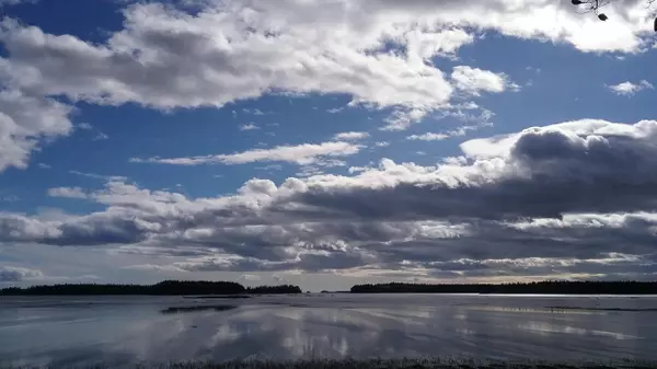 Milbridge, ME 04658,207 Rays Point RD