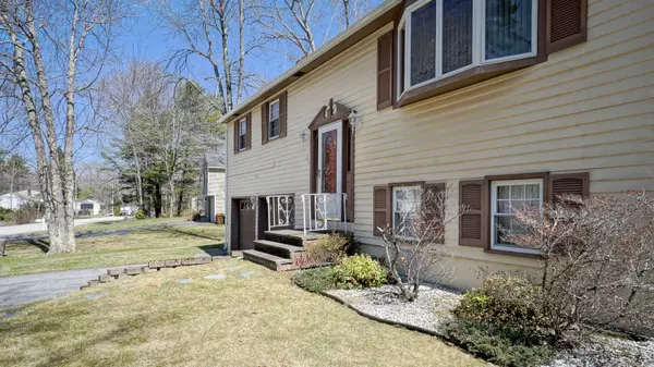 Saco, ME 04072,31 Wildwood DR