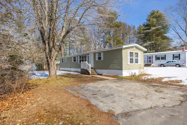 11 Village ST,  Poland,  ME 04274