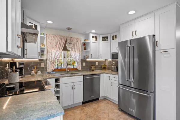 Topsham, ME 04086,32 Hanson DR