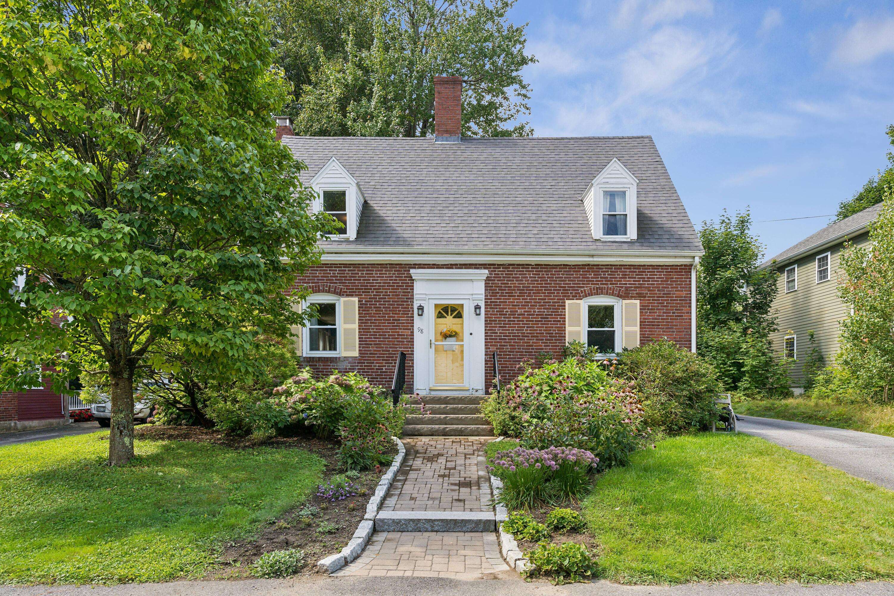 98 Lake ST, Auburn, ME 04210