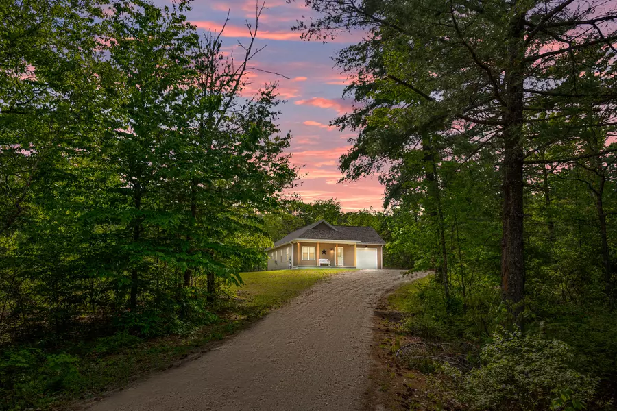 1 Oak Woods DR, Hiram, ME 04041