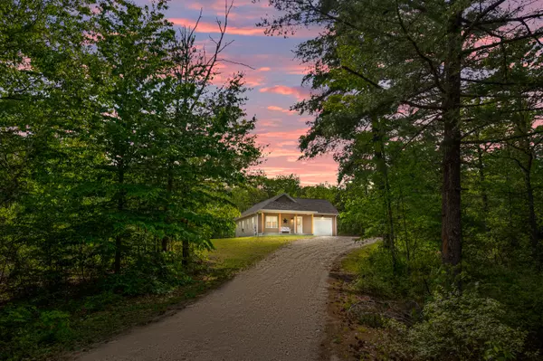 1 Oak Woods DR, Hiram, ME 04041