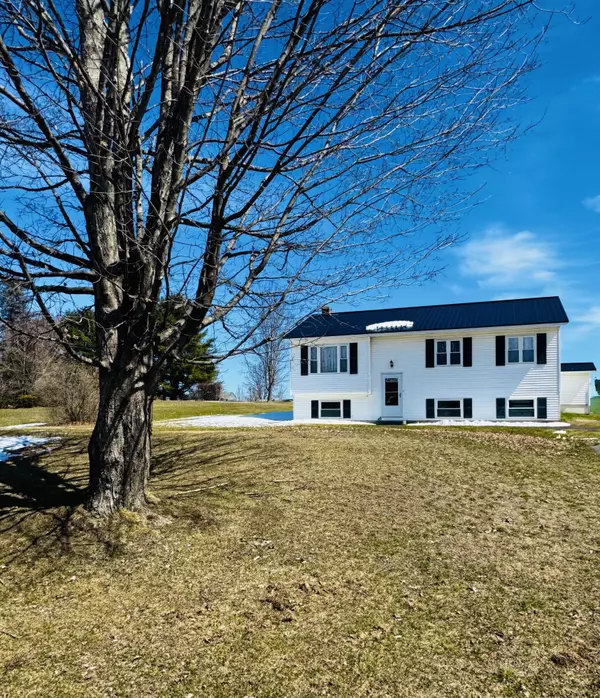 Newport, ME 04953,601 Moosehead TRL