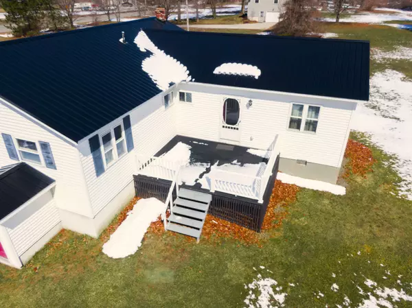 Newport, ME 04953,601 Moosehead TRL