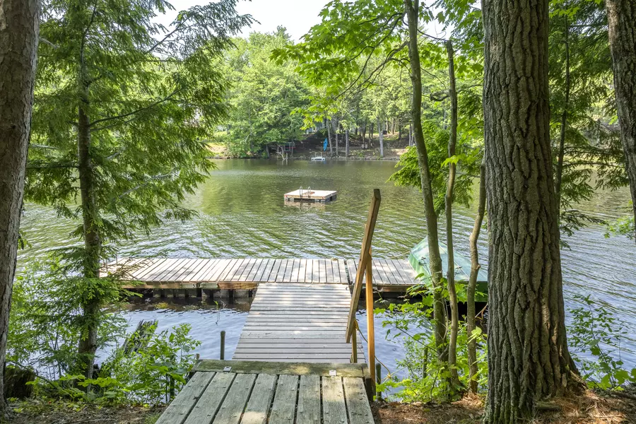 27 Miller LN, Alfred, ME 04002