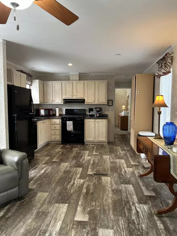 Winthrop, ME 04364,64 Pineland DR