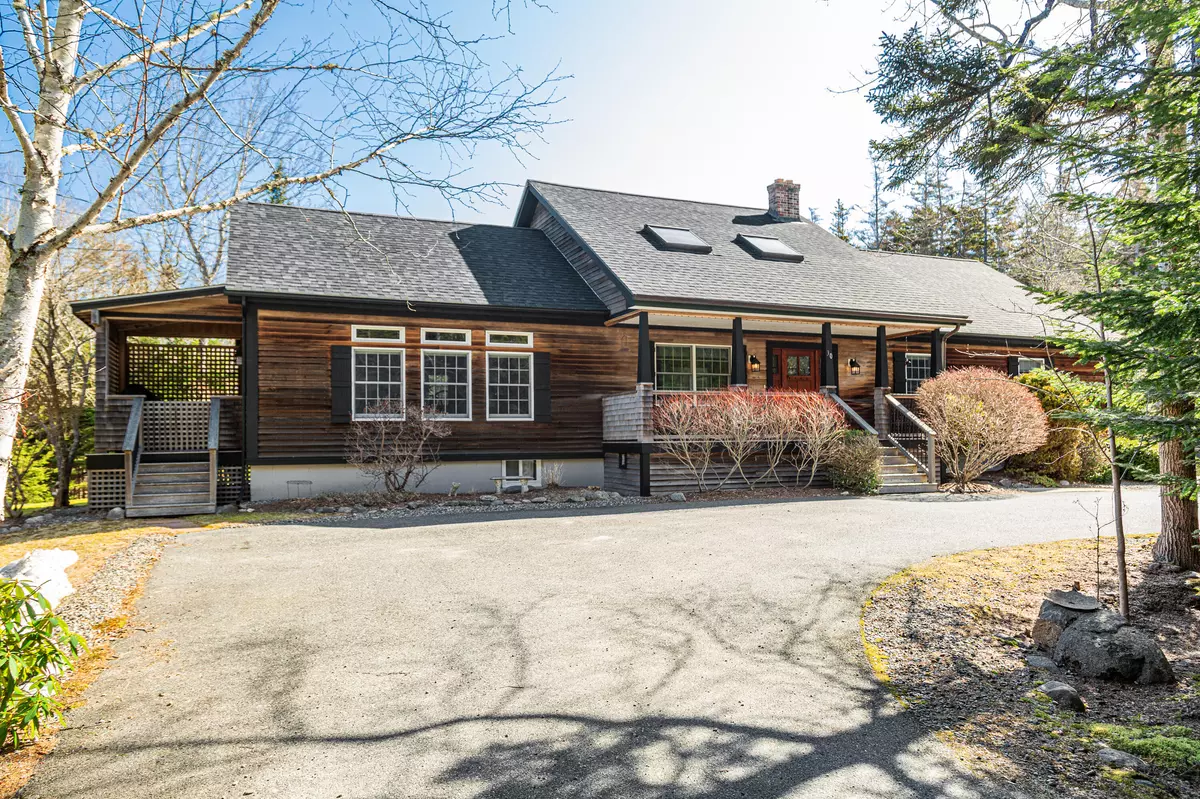 Southwest Harbor, ME 04679,30 S Causeway LN