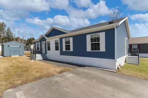 41 Punky LN, Waterville, ME 04901