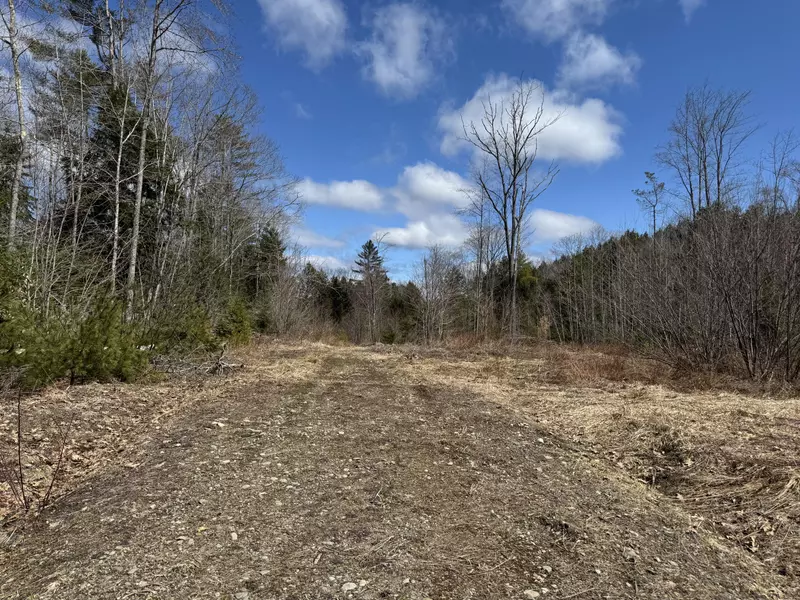 105 Rat Mill Hill RD, Mount Vernon, ME 04352