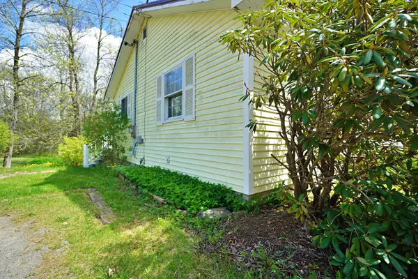 Glenburn, ME 04401,845 Hudson RD