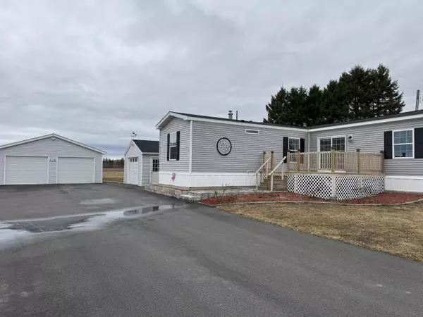 106 Hughes RD, Mapleton, ME 04757