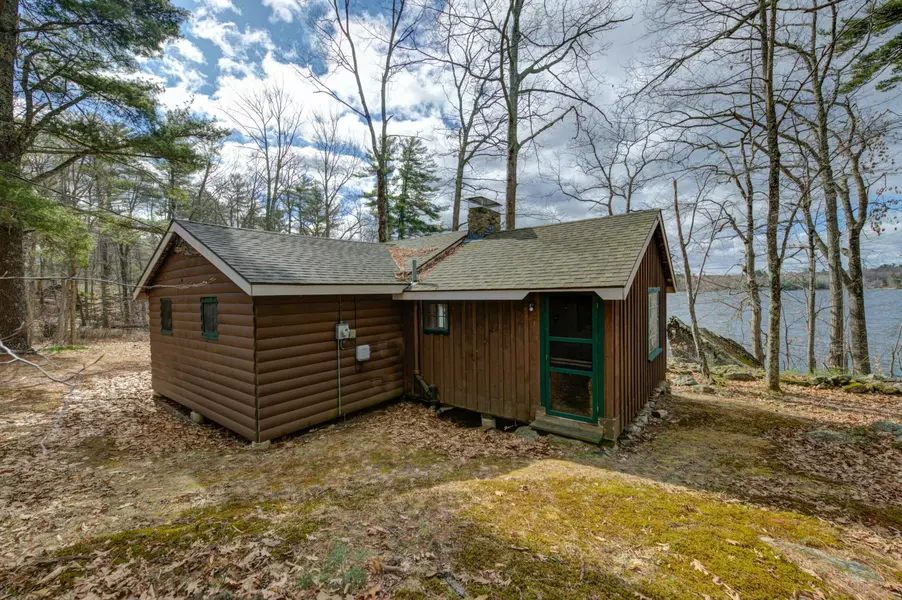 29 Wawenock RD, Raymond, ME 04071