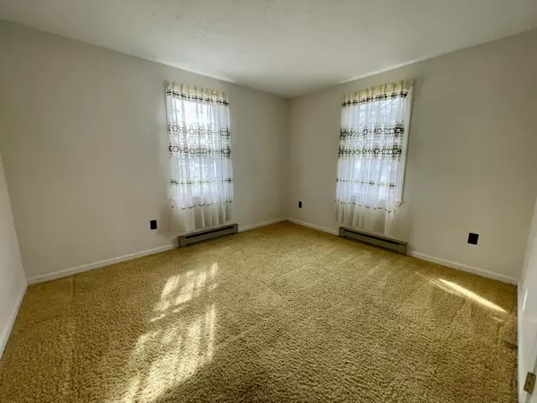 Biddeford, ME 04005,17 Greenfield LN