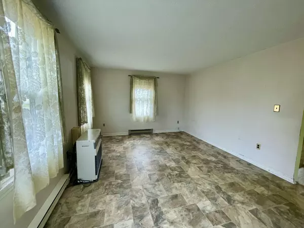 Biddeford, ME 04005,17 Greenfield LN